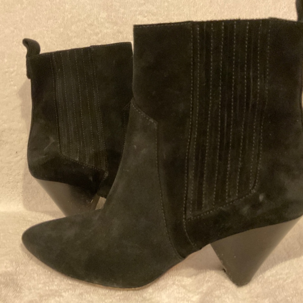 EUC VERONICA BEARD BLACK SUEDE BOOTIES - Picture 2 of 5